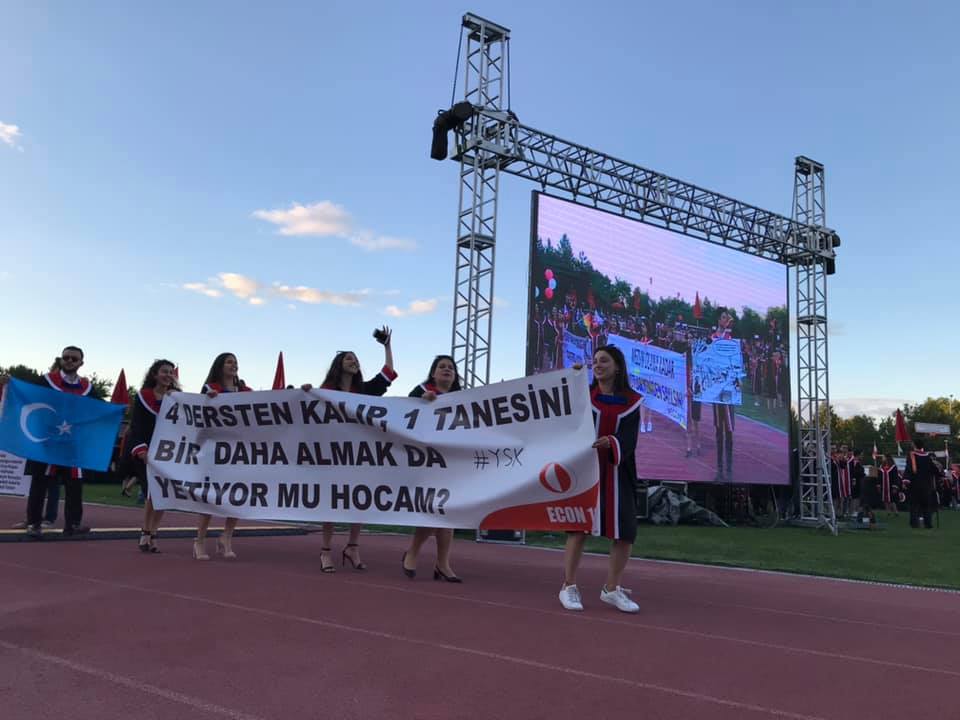 ODTÜ Mezun Oldu: Pankartlar Yine Bildiğiniz Gibi