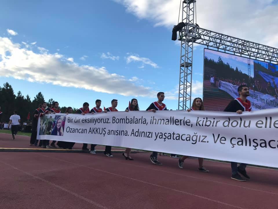 ODTÜ Mezun Oldu: Pankartlar Yine Bildiğiniz Gibi