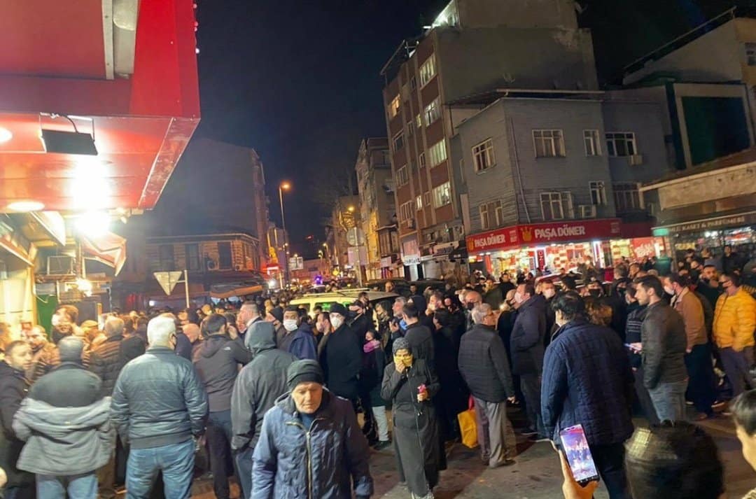 Aferin Türkiye: Yüzbinlerce İnsan Koronavirüsü Yaymak İçin Sokaklara Akın Etti!